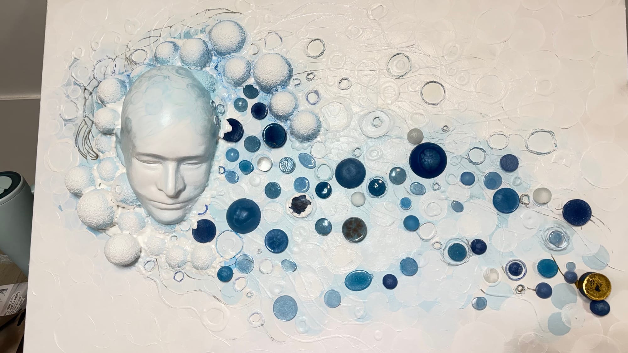 Ciguapa by Victoria Zeder · frontal artwork documentation, dimensional head and cerulean field