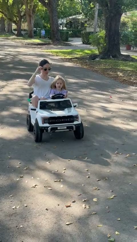 Victoria with her daughter